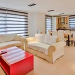 Vila 4 Bedroom *