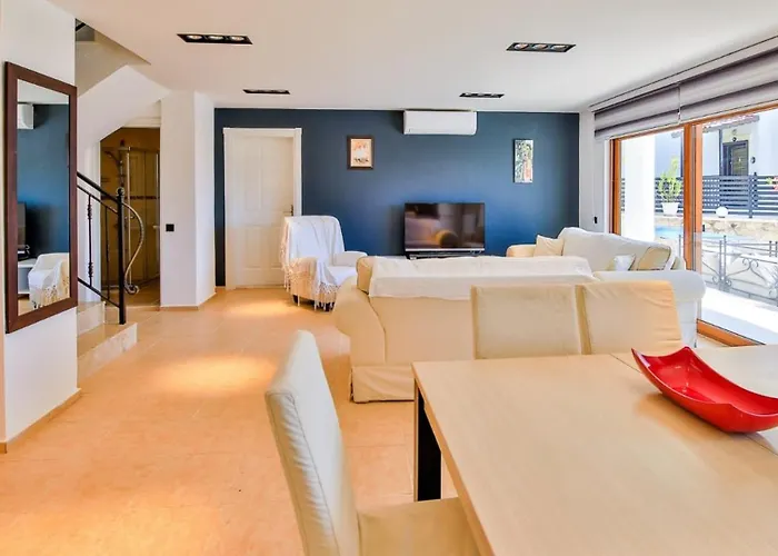 4 Bedroom 4792 Villa