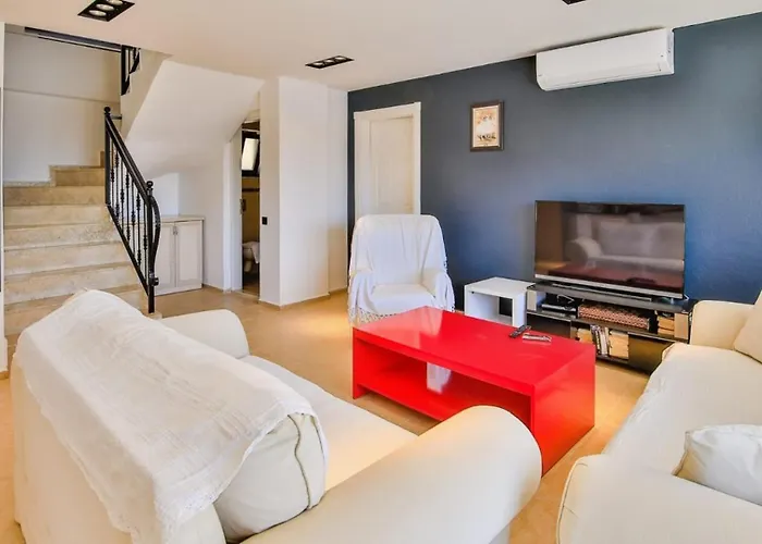 4 Bedroom 4792 *