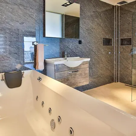 4 Bedroom 4792 Villa