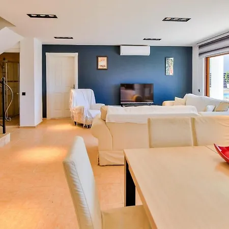 4 Bedroom 4792 Villa