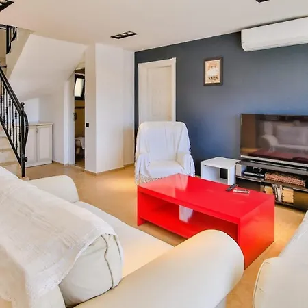 4 Bedroom 4792 *